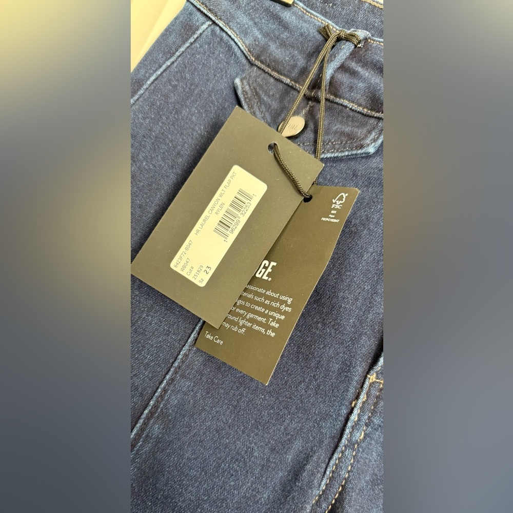 PAIGE JEANS Hr Laurel Canyon Wlt Flap Pkt
Jean Size 23 - Picture 5 of 14